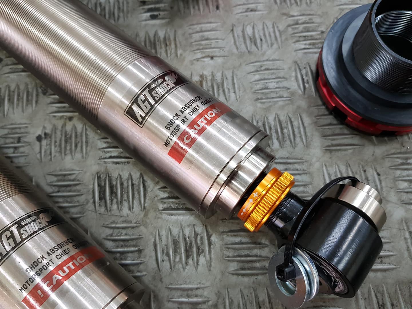 Kies-Motorsports AGT Shock AGT Shock 2007-2013 E70 2/4WD X5 MK2 2/4WD Front/ Rear: Inverted Fork-Front Spring Rate: 12K210 Rear Spring Rate:10K220 BW-16-04