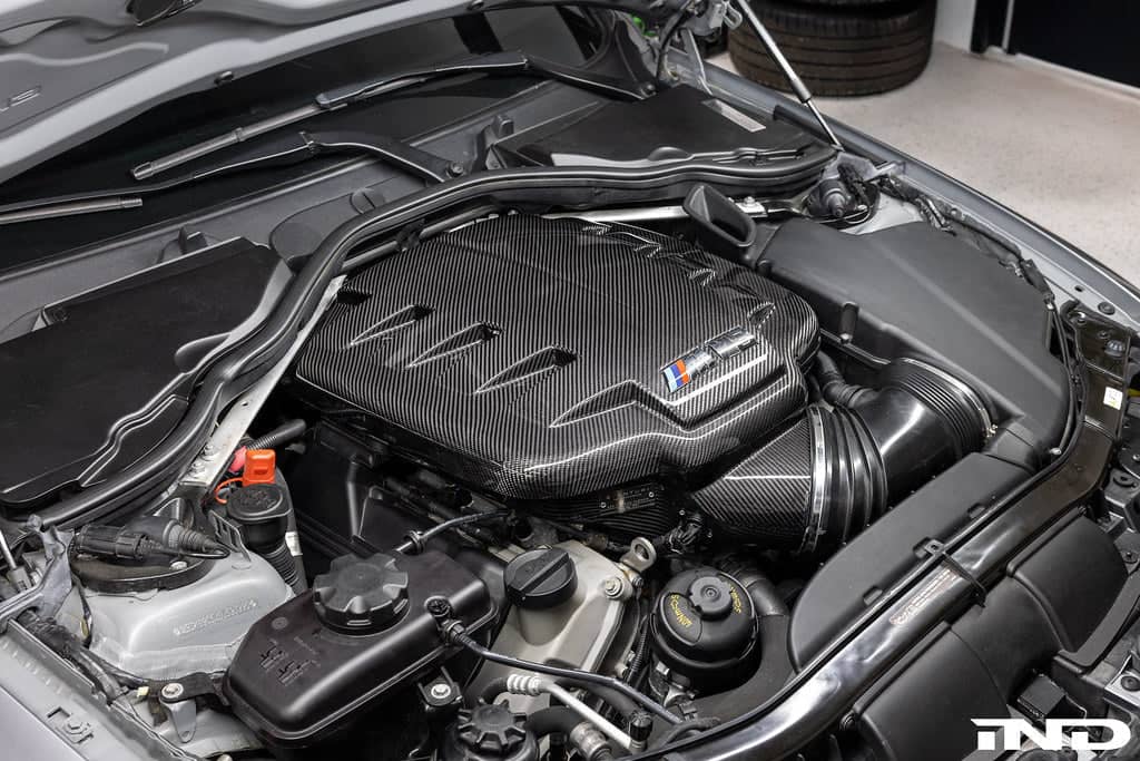 Kies-Motorsports iND Distribution Eventuri BMW E9X M3 (S65) Black Carbon Inlet Plenum - Gloss