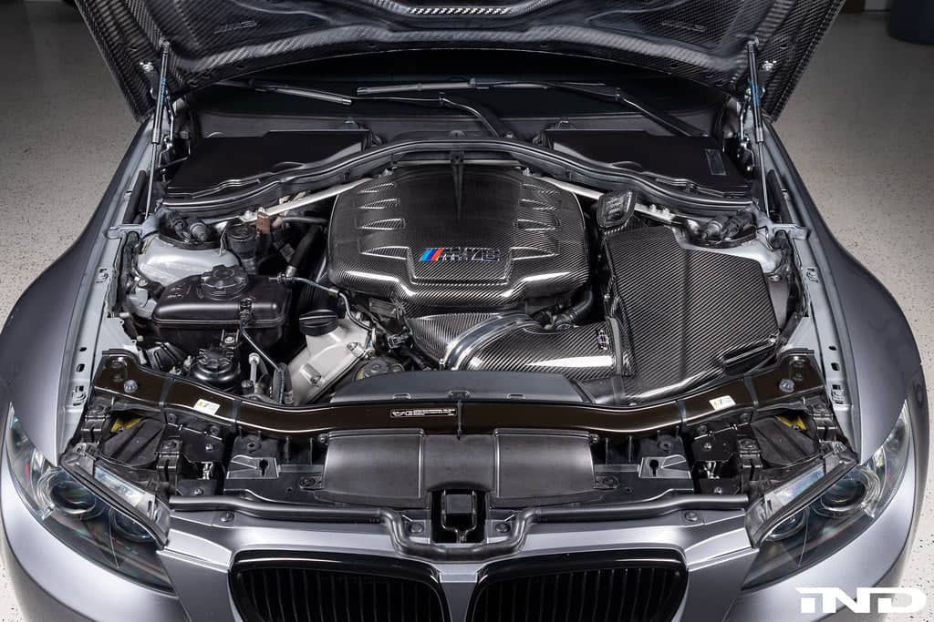 Kies-Motorsports iND Distribution Eventuri BMW E9X M3 (S65) Black Carbon Inlet Plenum - Gloss