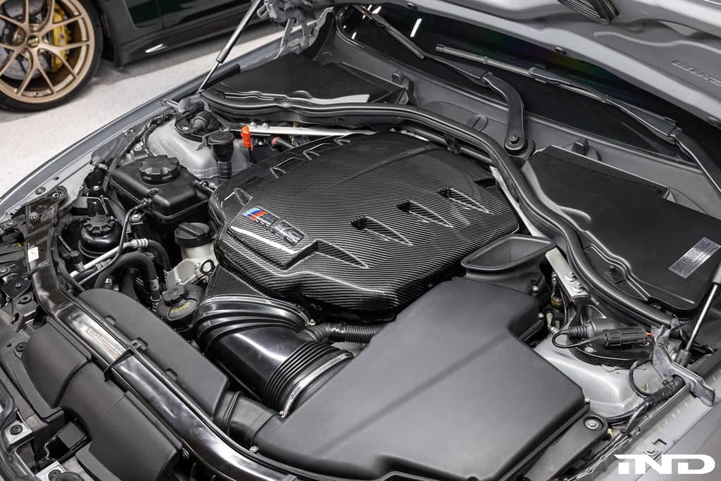 Kies-Motorsports iND Distribution Eventuri BMW E9X M3 (S65) Black Carbon Inlet Plenum - Gloss