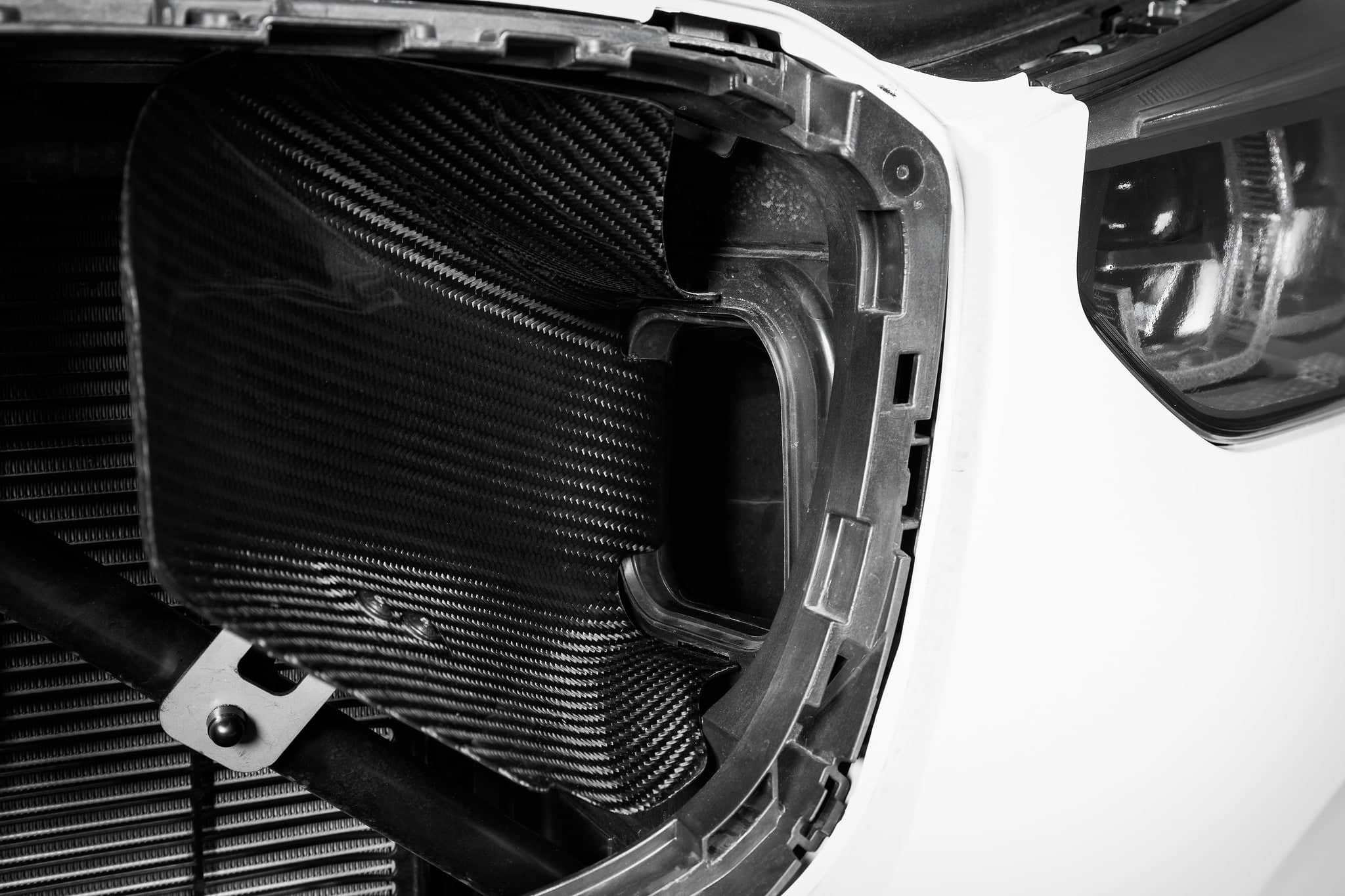Kies-Motorsports iND Distribution Eventuri BMW F97 X3M / F98 X4M Black Carbon Intake System