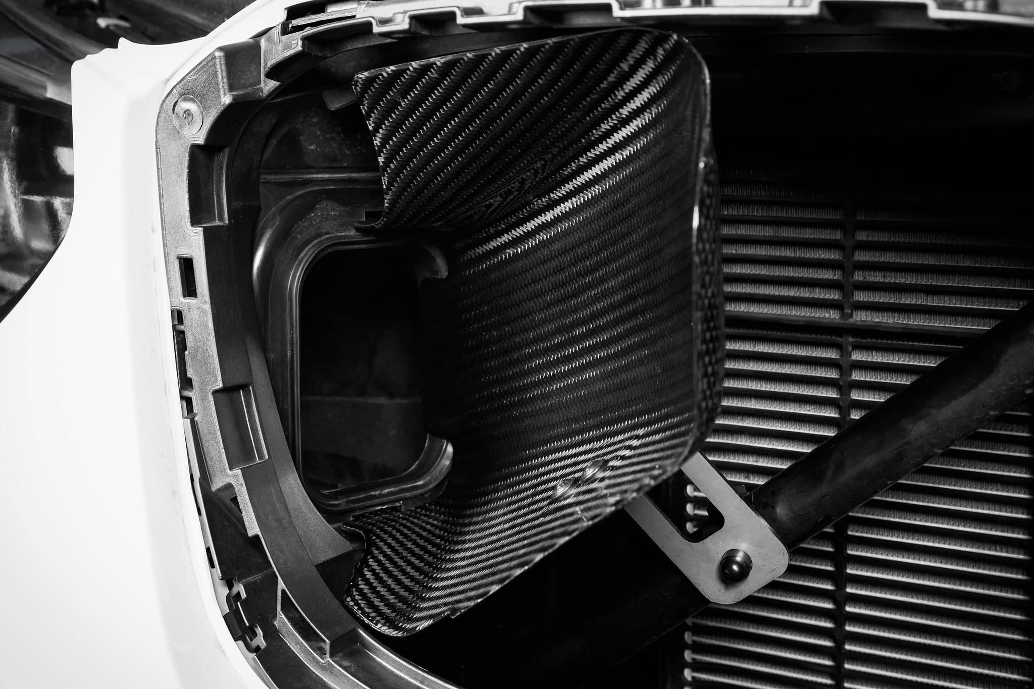 Kies-Motorsports iND Distribution Eventuri BMW F97 X3M / F98 X4M Black Carbon Intake System