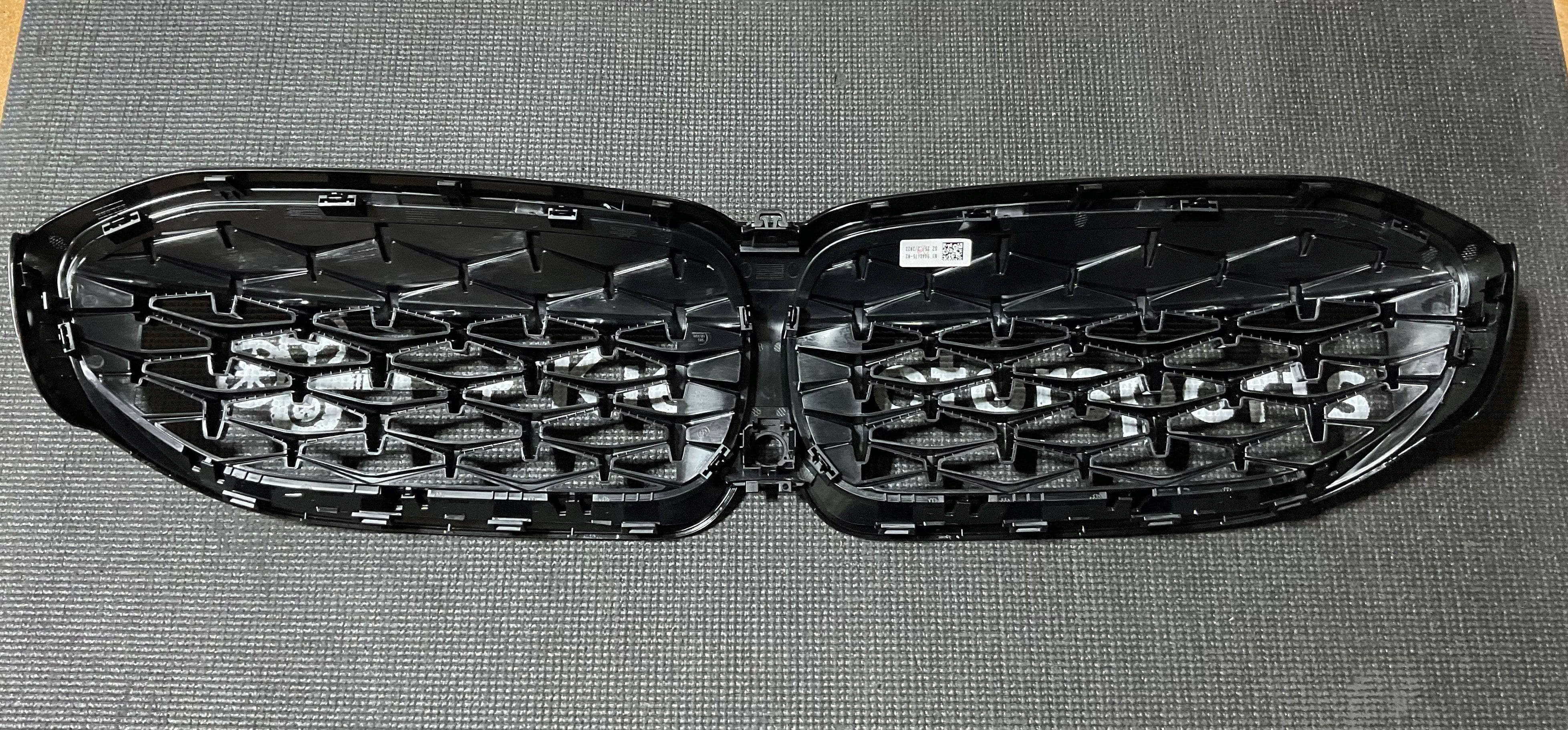 Kies-Motorsports Open Box Item OPEN BOX - Genuine BMW G20 M Performance High-Gloss Black Kidney Grille 2019-2022