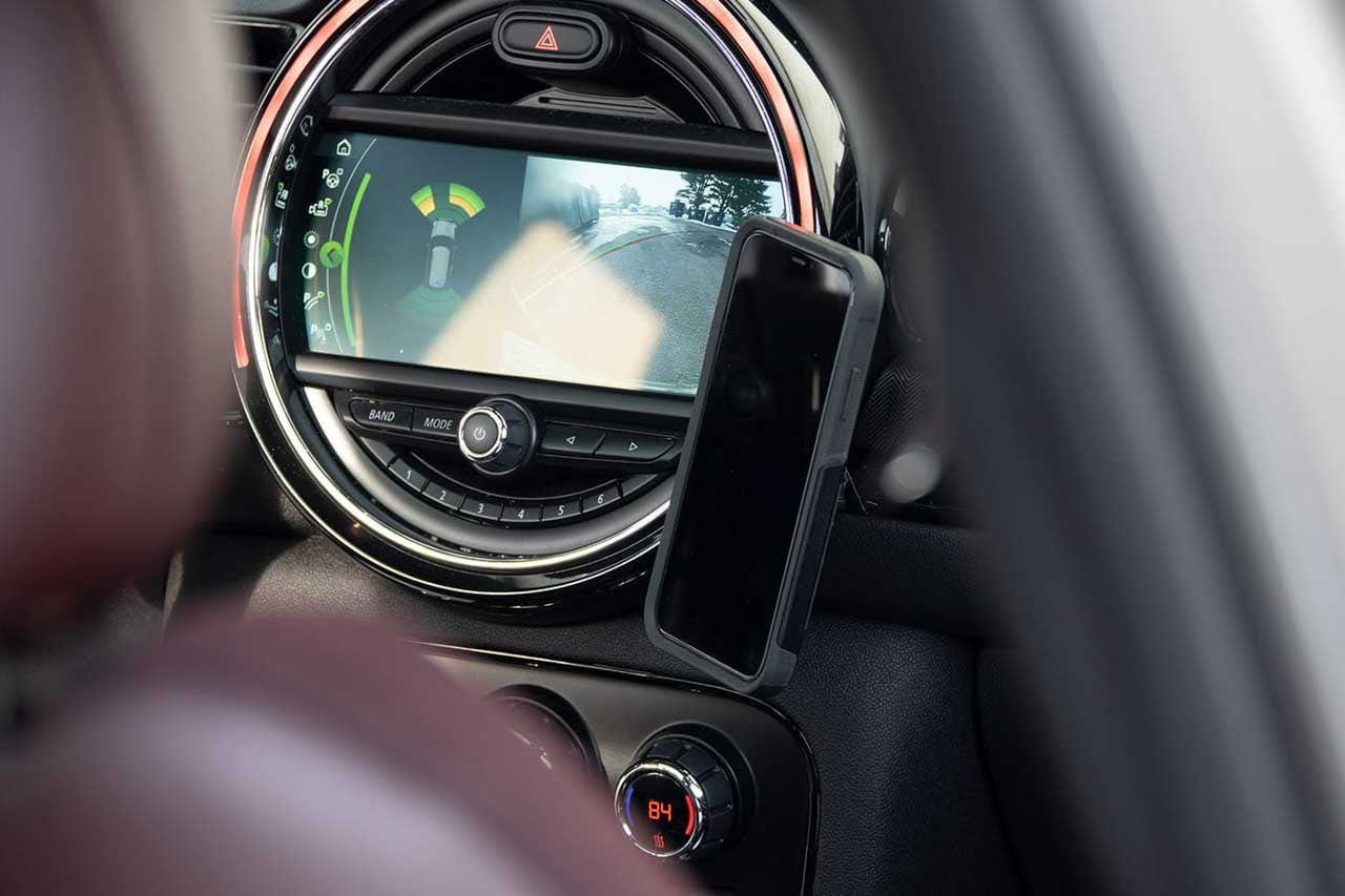 Kies-Motorsports Rennline MINI F54 EXACTFIT MAGNETIC PHONE MOUNT