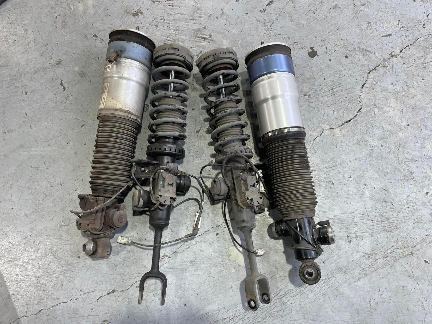 Kies-Motorsports AGT Shock AGT Shock 2009-2014	 7 SERIES MK5 RWD Front Vertical Fork/Rear Inverted Fork -Front Spring Rate: 12K210 Rear Spring Rate: 5K240