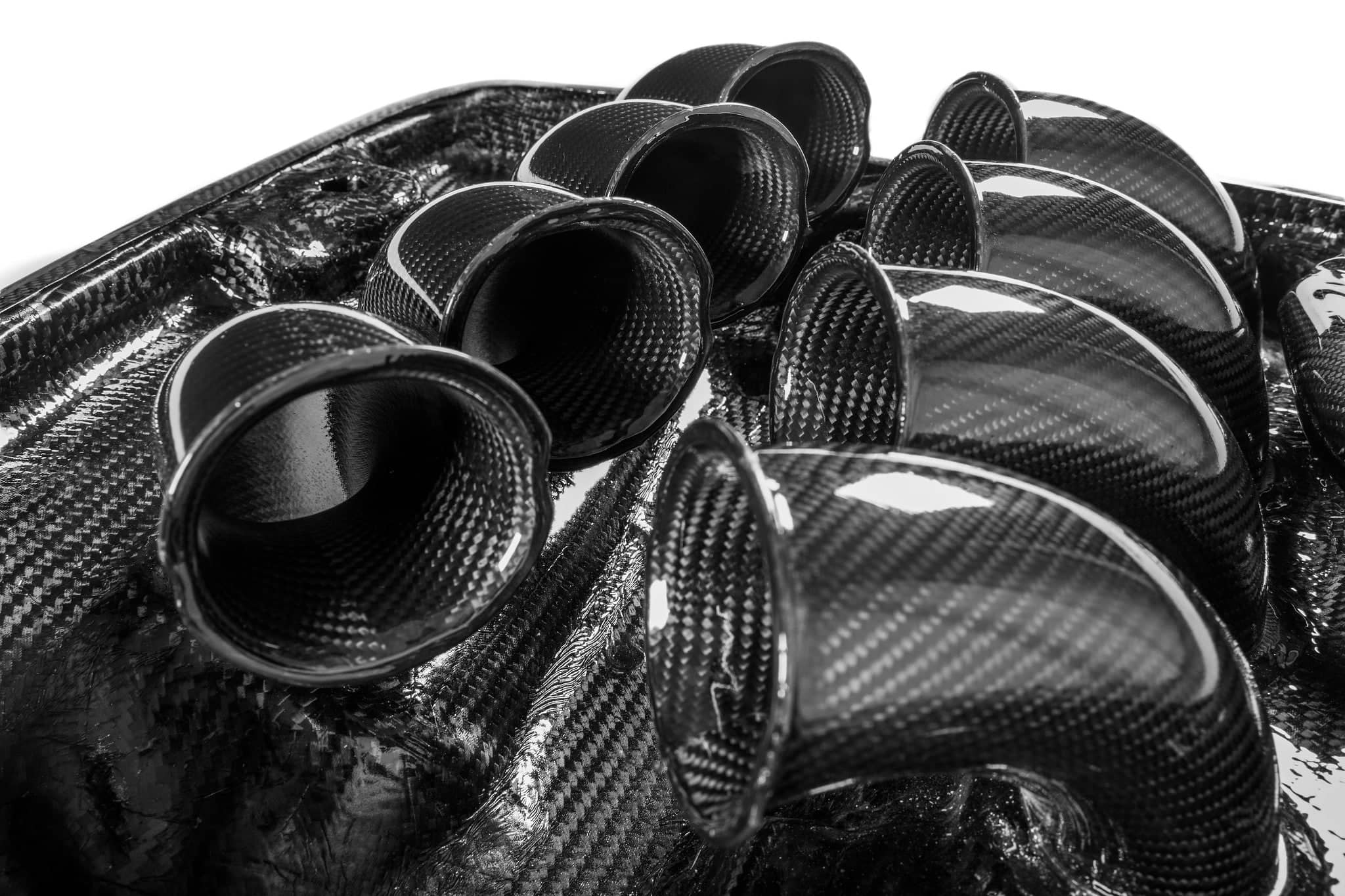 Kies-Motorsports iND Distribution Eventuri BMW E9X M3 (S65) Black Carbon Inlet Plenum - Gloss