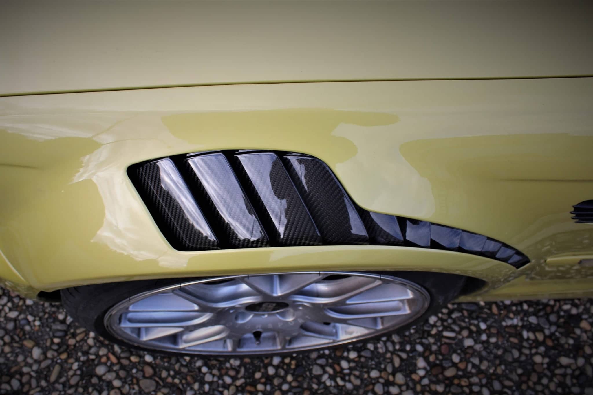 Kies-Motorsports IND Distribution Karbonius E46 M3 Carbon Vented Fender Set