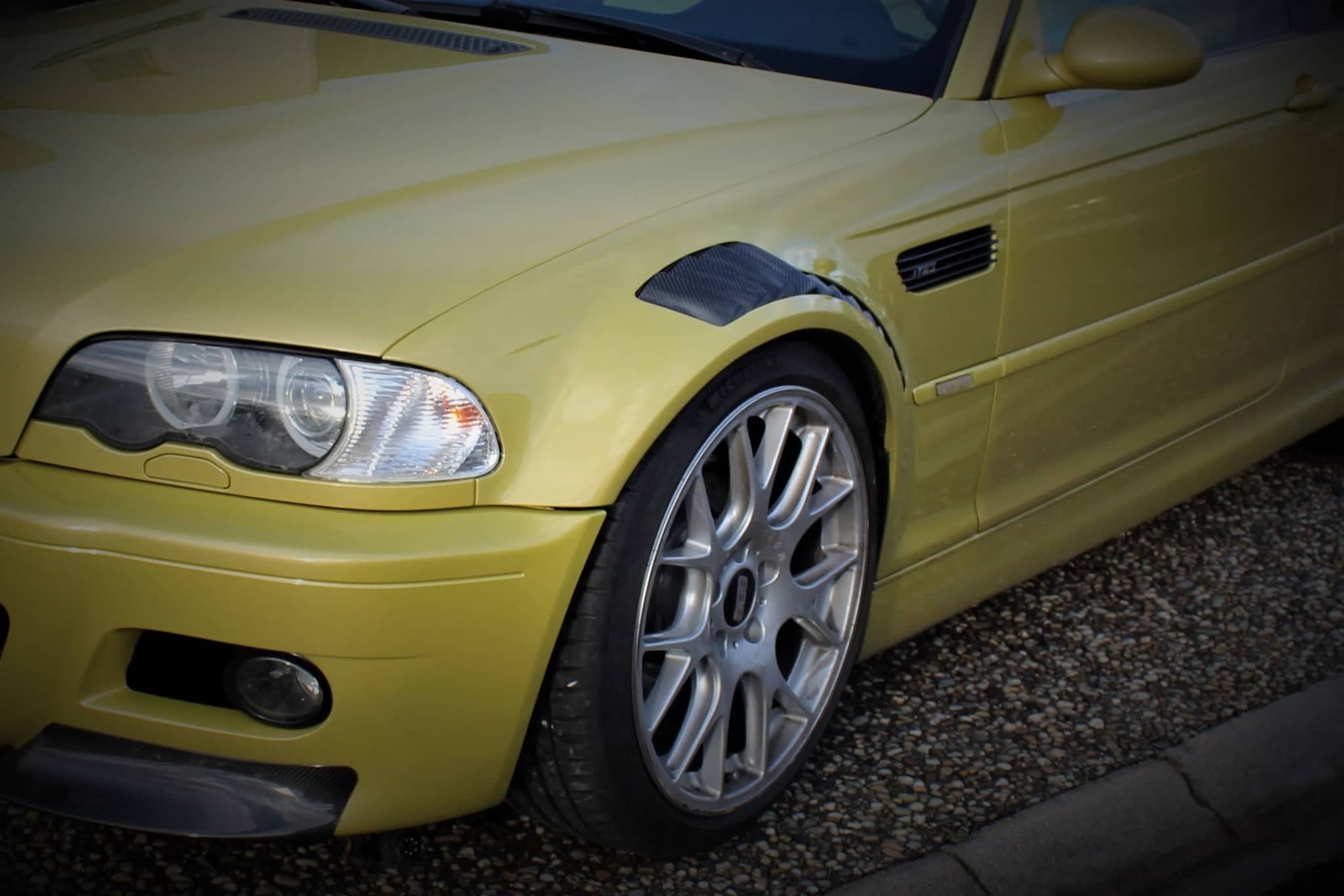 Kies-Motorsports IND Distribution Karbonius E46 M3 Carbon Vented Fender Set Primed Exterior with Carbon Vent
