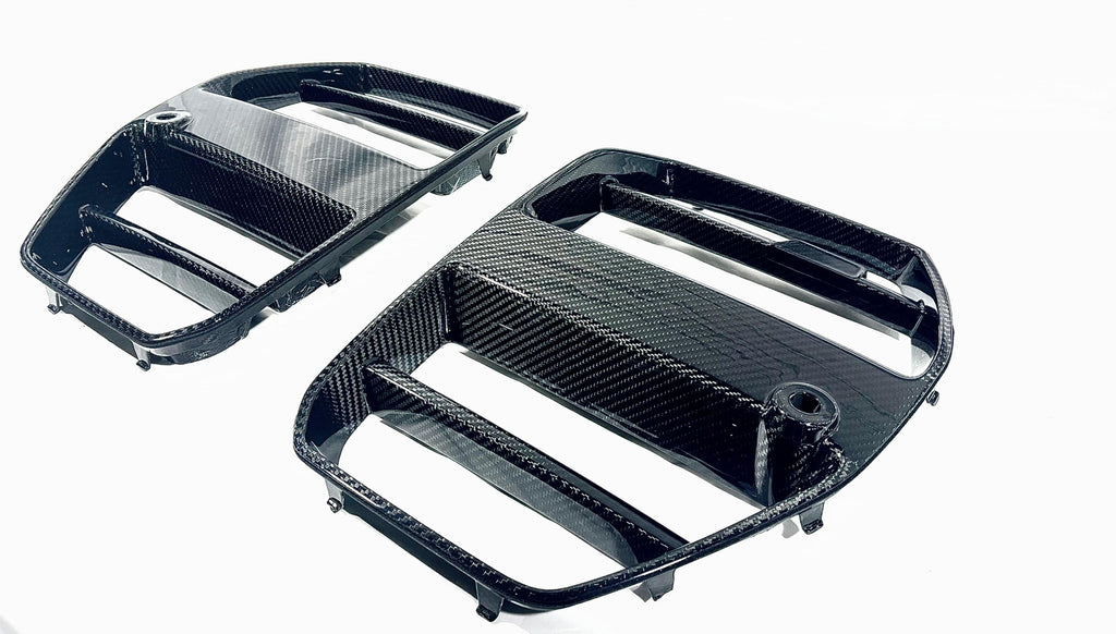 Kies Motorsports — close-up detail of 2020-2025 BMW M3 (G80) / M4 (G82 / G83) Vorsteiner Inspired Dry Carbon Full Replacement Kidney Grille