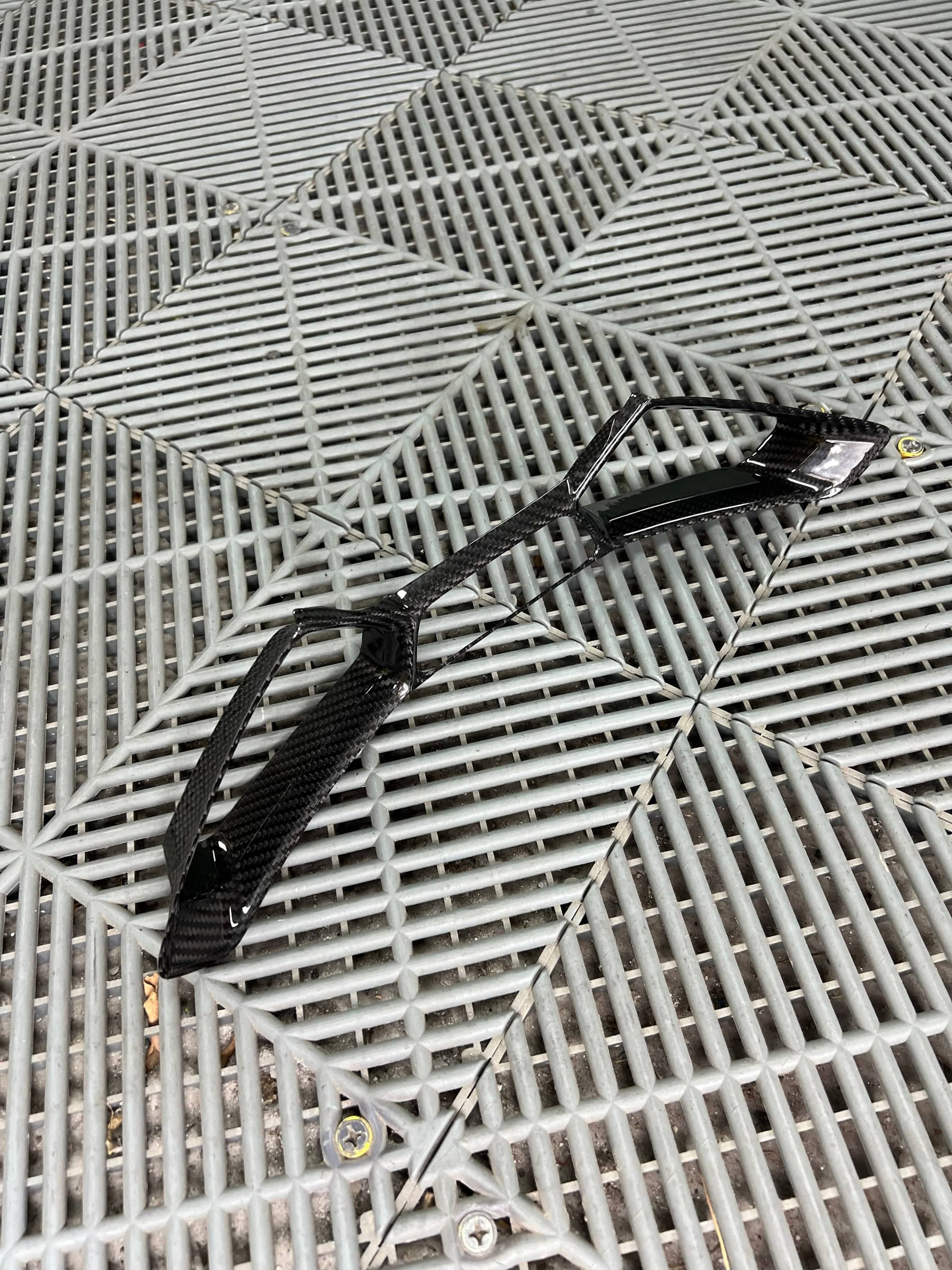 Kies-Motorsports NWCarbon Haus G8X Dry Carbon Fiber Bucket Seat Center Trim