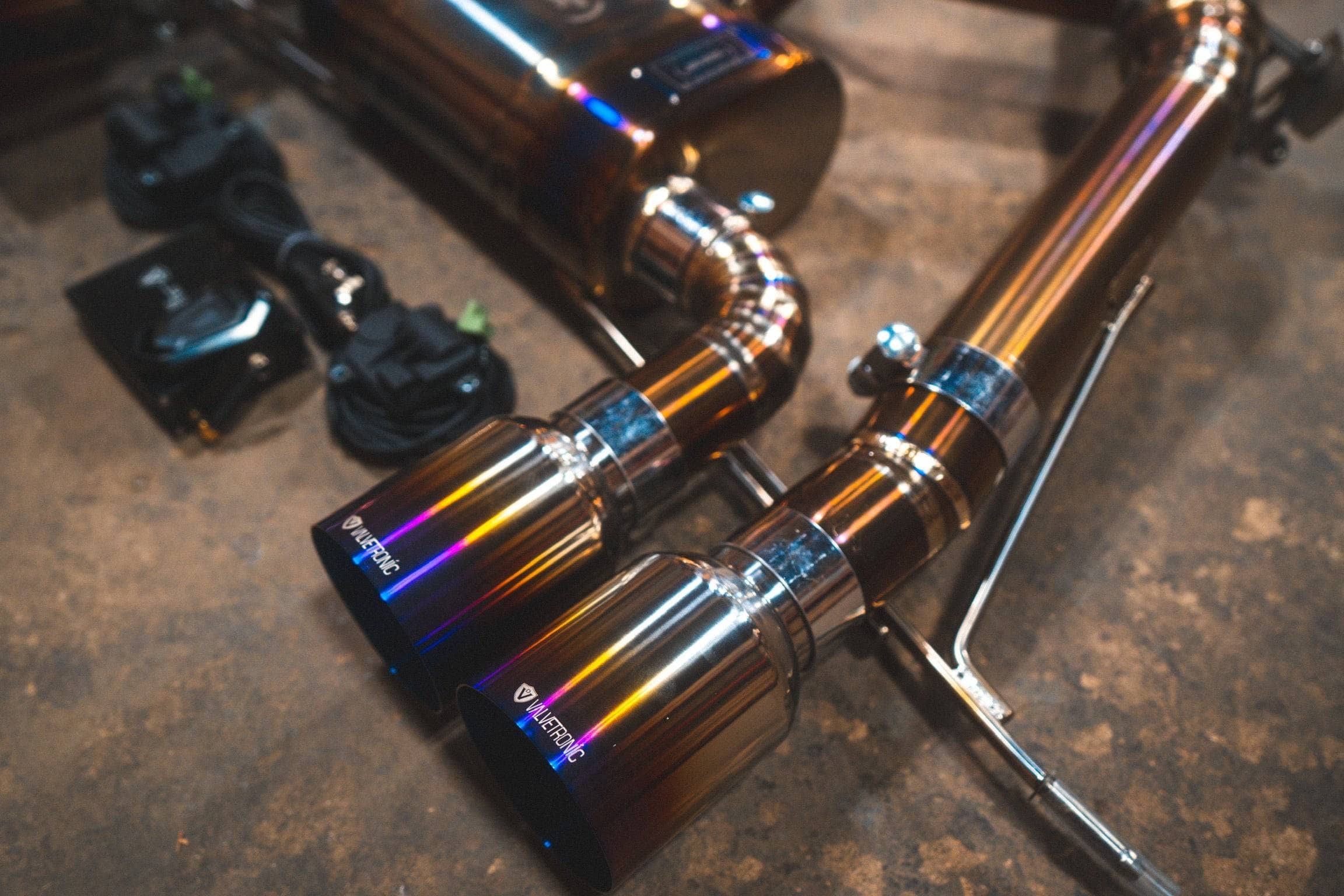 Kies-Motorsports Valvetronic Designs Valvetronic Designs 4.0 Inch Outlet Exhaust Tips (Exclusive) Raw Burnt Titanium / 2.5" Inlet